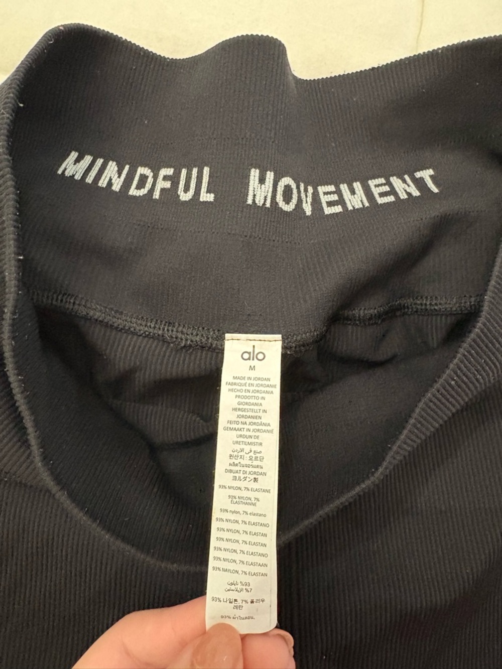 Alo Yoga 5” Seamless Ribbed Favorite Short - Picture 6 of 6